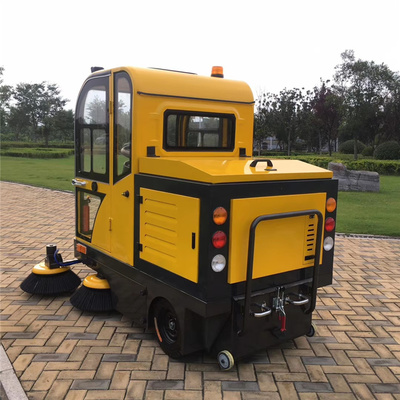 云南地區(qū)電動掃地車 干濕兩用掃路車環(huán)衛(wèi)車的專業(yè)選擇